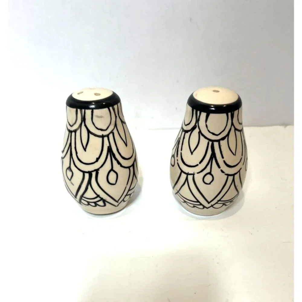 Handcrafted Ceramic Salt & Pepper Shakers W/ Iron Holder Black / White Pattern